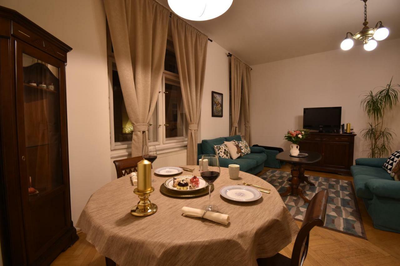 Cozy Flat By The Astronomical Clock Apartment Прага Екстериор снимка