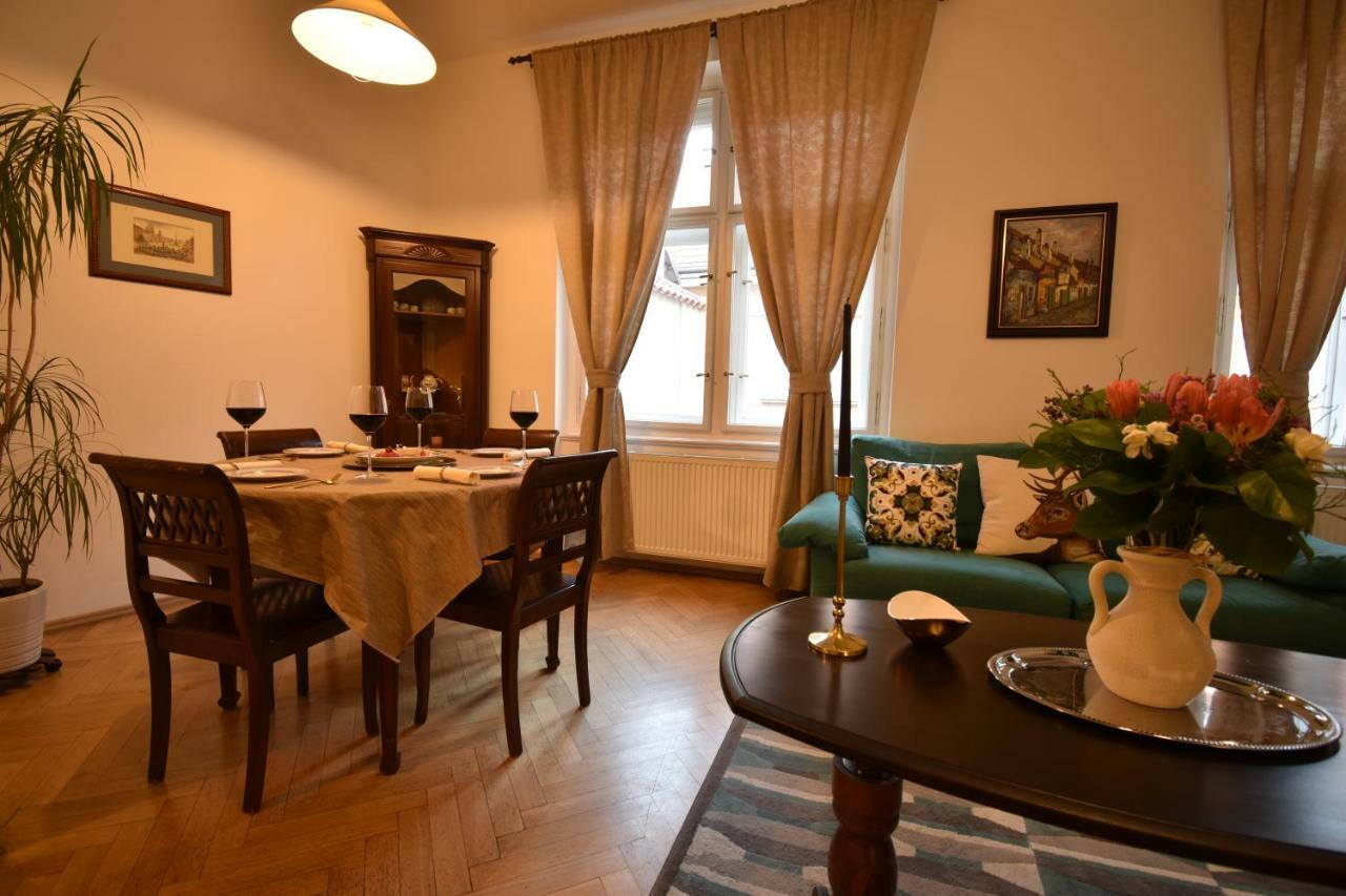 Cozy Flat By The Astronomical Clock Apartment Прага Екстериор снимка