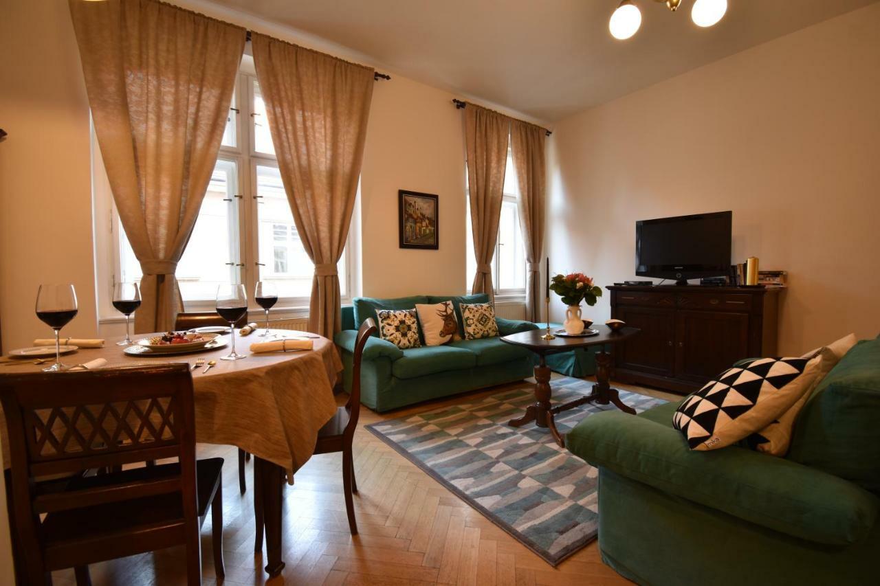 Cozy Flat By The Astronomical Clock Apartment Прага Екстериор снимка
