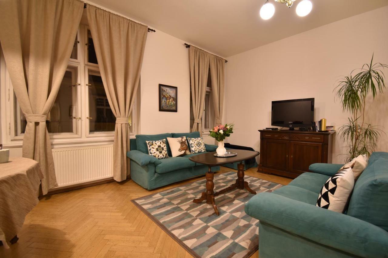 Cozy Flat By The Astronomical Clock Apartment Прага Екстериор снимка