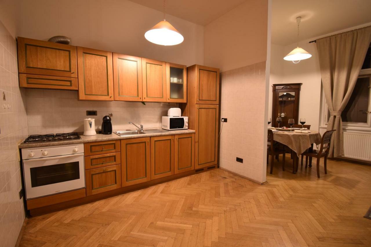 Cozy Flat By The Astronomical Clock Apartment Прага Екстериор снимка