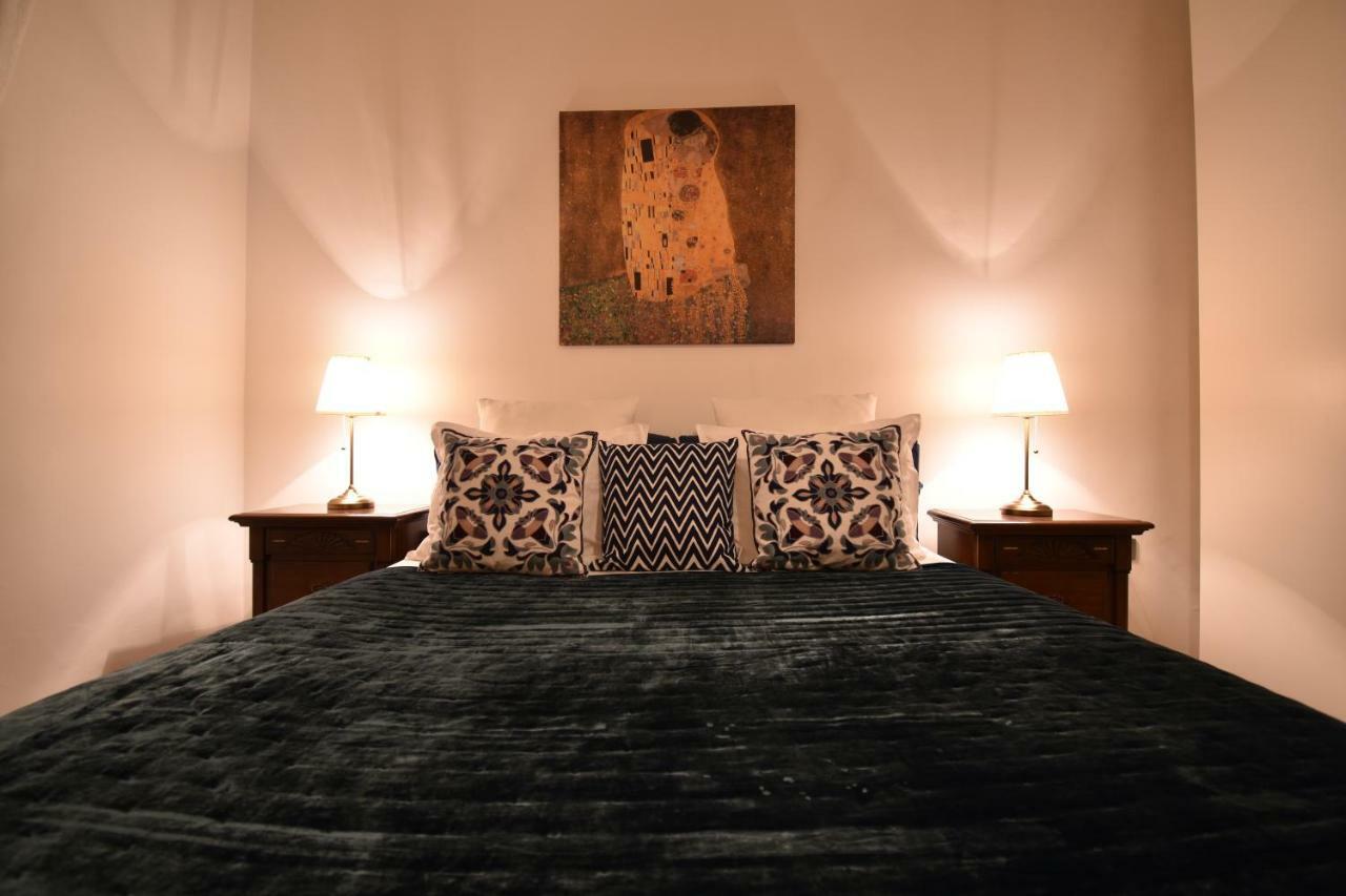 Cozy Flat By The Astronomical Clock Apartment Прага Екстериор снимка