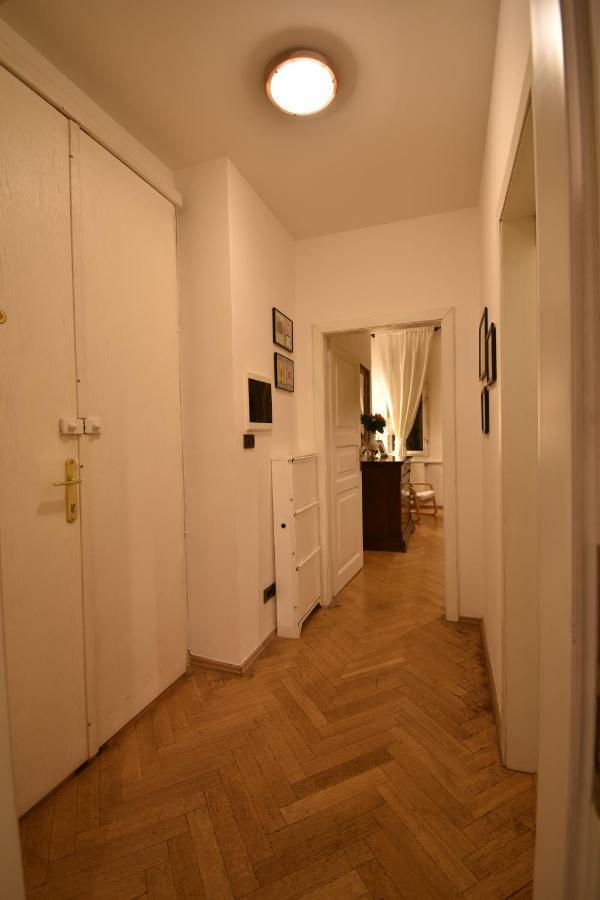 Cozy Flat By The Astronomical Clock Apartment Прага Екстериор снимка