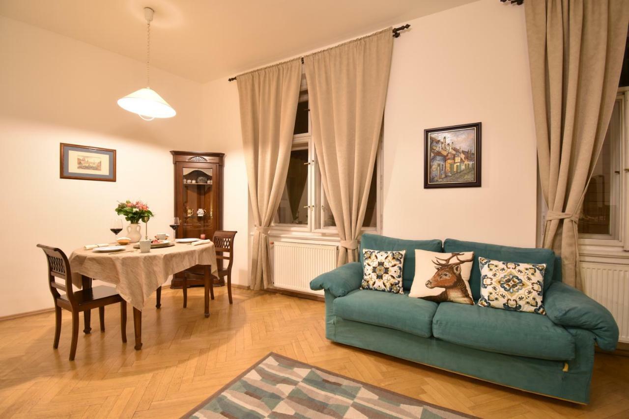 Cozy Flat By The Astronomical Clock Apartment Прага Екстериор снимка