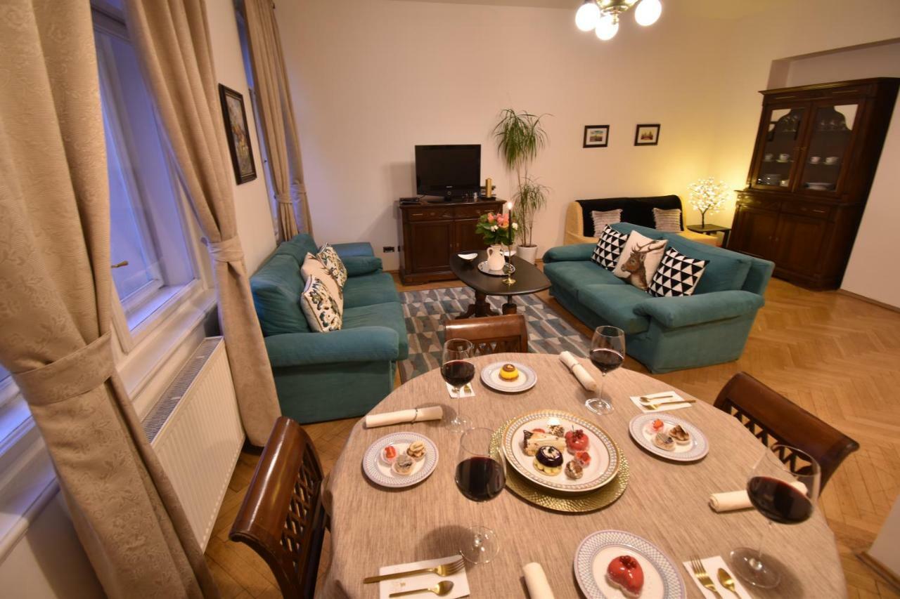 Cozy Flat By The Astronomical Clock Apartment Прага Екстериор снимка