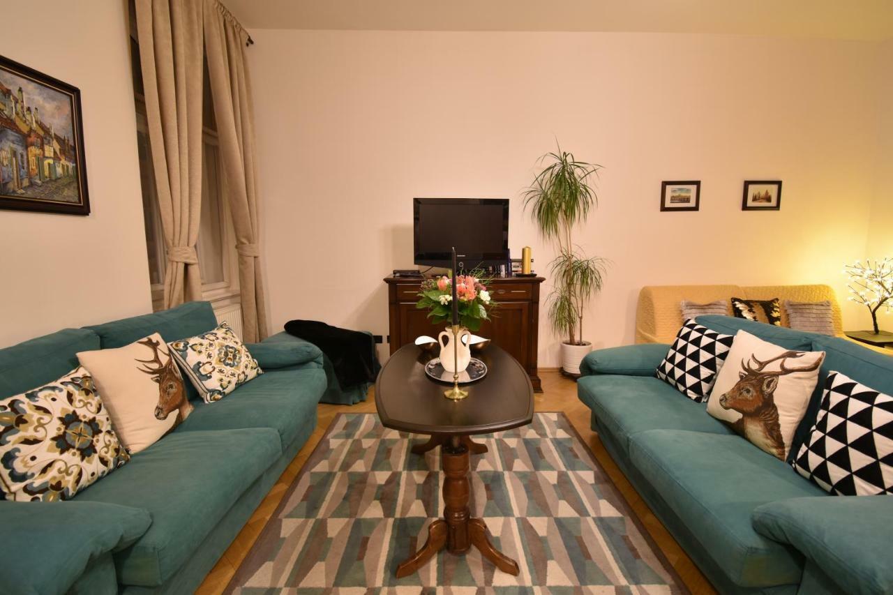 Cozy Flat By The Astronomical Clock Apartment Прага Екстериор снимка
